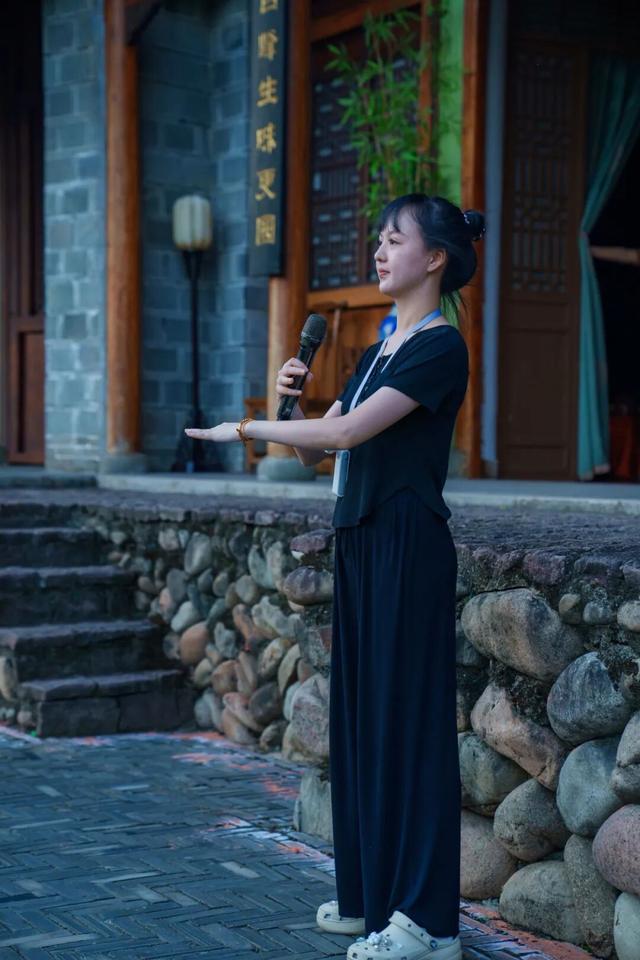 秋“分”起时，我在印象大红袍看见中国最美的“旋转”！