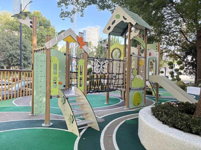 口袋公园上新！把“石库门”风情搬到街头