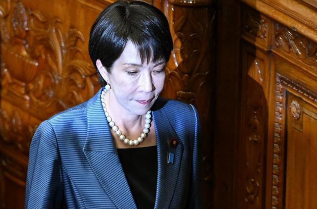 天灾还没完，中国突然传回俩噩耗，高市的脸上，第一次出现了慌张