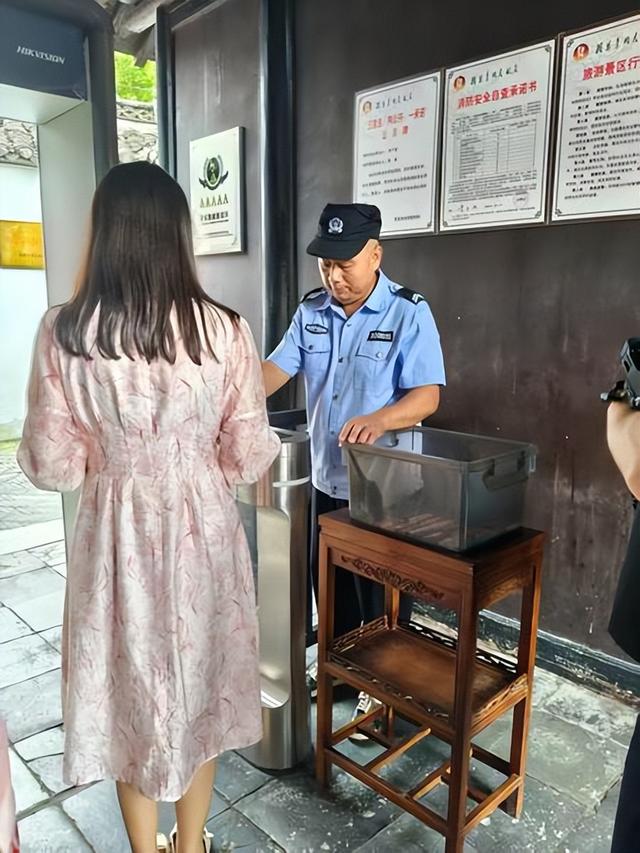 国庆我在岗｜周恩来纪念地“最美守护者”绘就假日风景线
