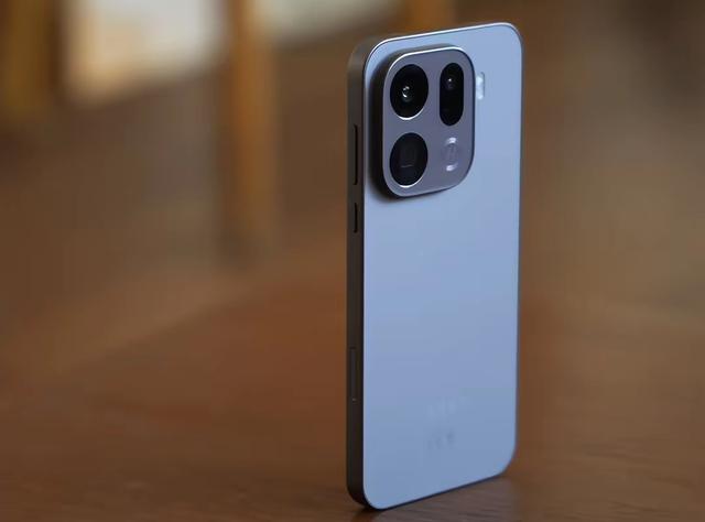 OPPO赢麻了！7500mAh续航，苹果17ProMax敢比吗？