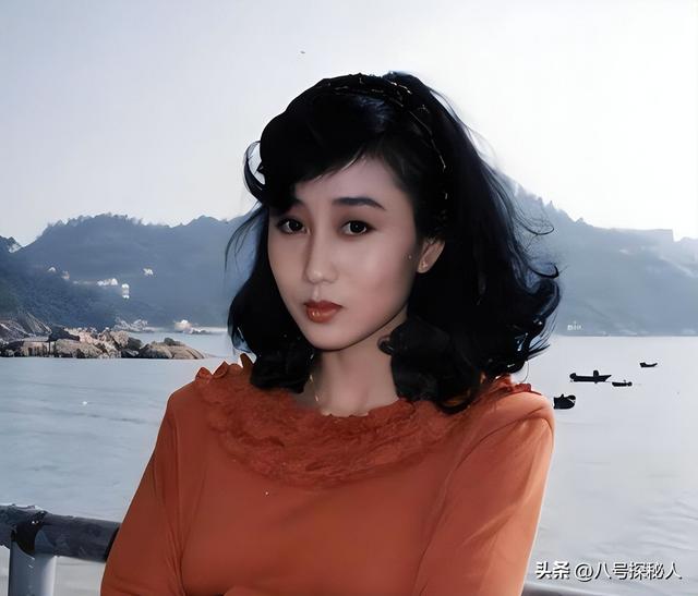 利智风流史:被4男人抛弃，传闻与赌王生3子女，“吊”李连杰10年