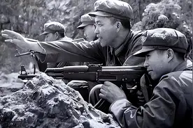 对越反击战，为啥我军只打了28天就着急撤兵？越南人：幸亏撤的早图片