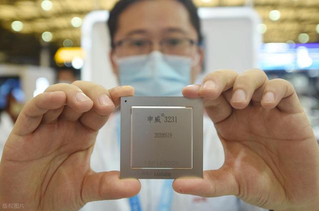 李在明学聪明了，趁着高市缠斗中国之际，主动打出了“亲华”旗号