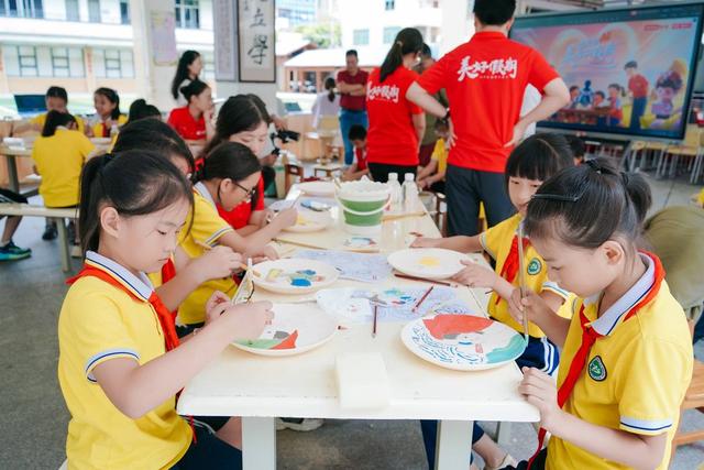 当AI与陶瓷跨界融合，美好假期大学生公益行走进泉州德化