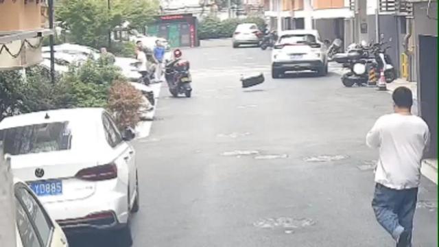 因妻子没带包子回家，浙江一男子怒把30斤行李箱从6楼扔下：砸到人我就负责，没砸到就没事；男子已被刑拘