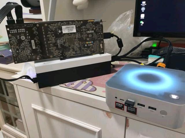 性能狂暴的mini主机，R7-8745H准系统卖“1”字头，支持外接显卡