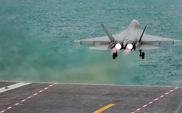 美国人感叹：要么击沉福建舰，要么我们就得学会用筷子