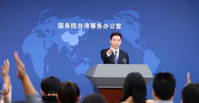 郑丽文不装了？国台办回应武统后，郑丽文宣称：绝不放弃武力保台