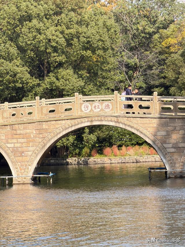 沿着鲁迅的足迹，赏上海秋日美景