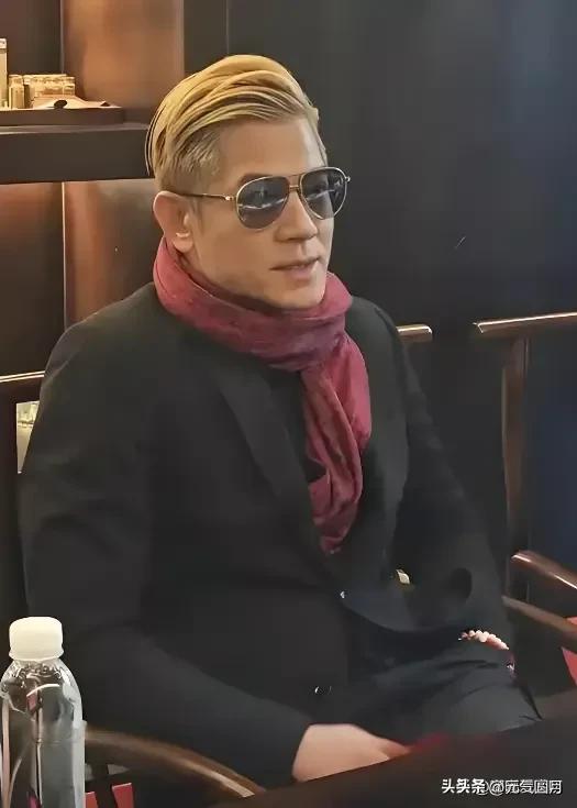郭富城最想删掉的是这张照片吧，方媛看到了会吃醋