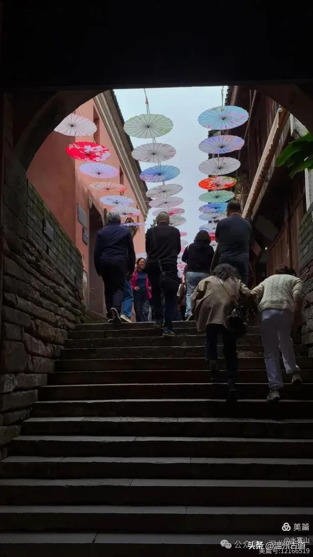 一座古城的光阴故事：600年未散的渔火，藏着最鲜活的人间烟火！