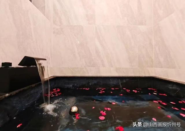 忻府区 又见奇村 | 御水泉民宿：泡入户暖汤 + 围炉撸串