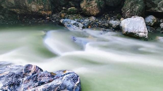 漫步嘉陵江峡谷群景区 定格时光里的风景画卷