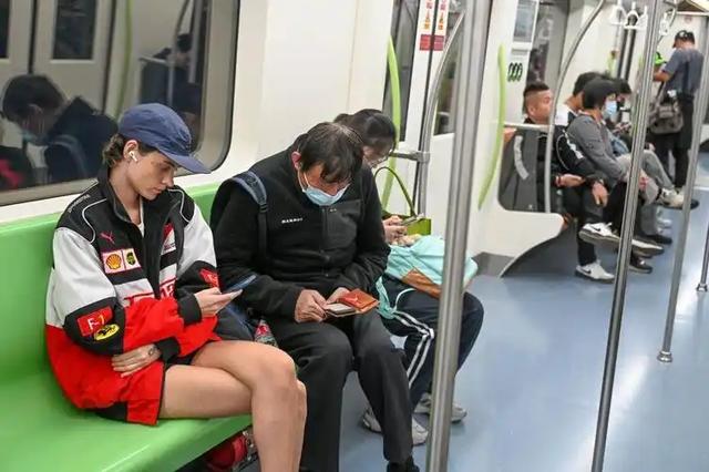 藏不住了！2000万老外“偷摸”涌入中国，这波热潮我们迎来了什么