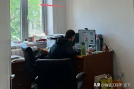 韦东奕换办公室了！新办公室风景太美丽，桌上终于有了新水壶！图片