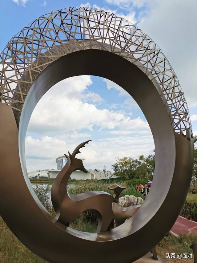 成德同城化 幅员2.6平方公里 集多功能 的广汉山水镇三星湖水色诱人