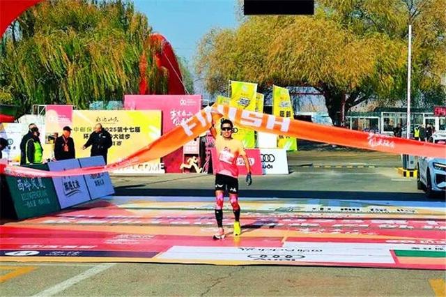 “好运山东”中邮保险·2025第十七届环泰山T60大徒步荣耀收官