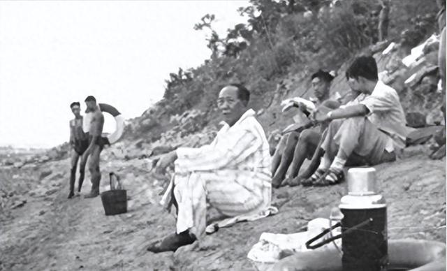 1958年毛主席视察南宁，知晓公安局长的名字后问：你这人正不正？