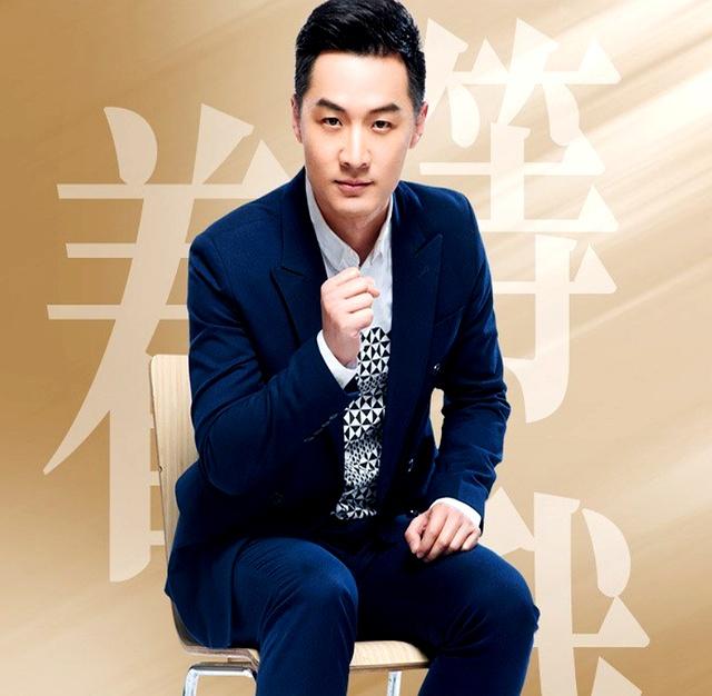 他被看作是康辉接班人，却总是在节目上深情流露，今家庭幸福圆满