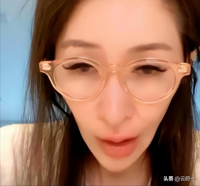 17任男友！45岁“纵欲过度”的萧亚轩，今骨瘦如柴脸部凹陷像怪物