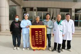 曹县中医医院成功为高龄复杂病例患者实施髋关节置换术图片