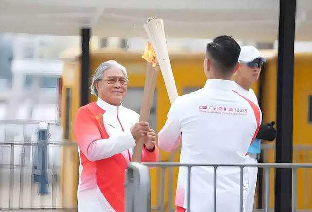 郭晶晶没想到，79岁的公公霍震霆再破天花板，让整个豪门圈沉默了