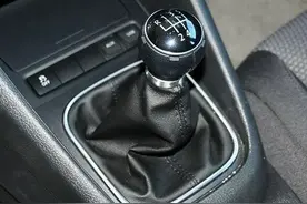 驾校教练开车秘诀！手动挡提速神挡竟是它？实测比三挡快10倍！图片