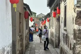 江南农村商业银行焦溪支行开展“金融惠商”专项行动图片