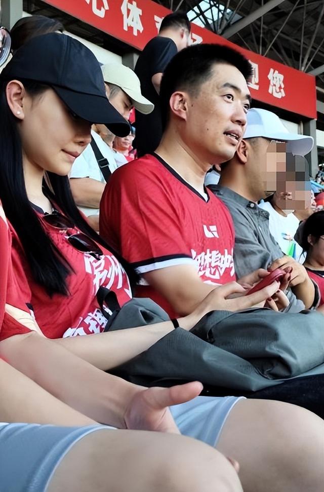 刘强东做梦也没想到，李想连生五胎的老婆，如今也开始给他长脸了