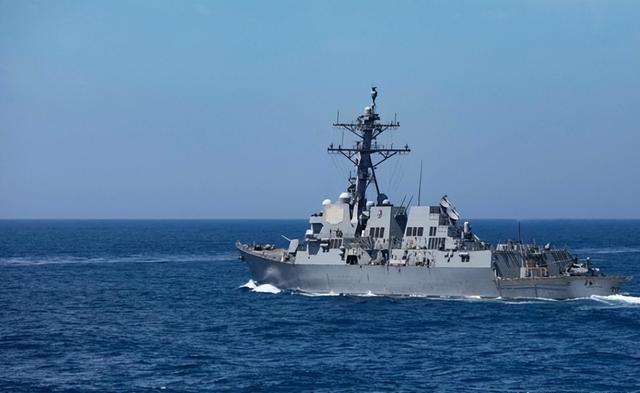 中美舰艇发生激烈对峙，外军突然冲向解放军	，结果下一刻变老实了