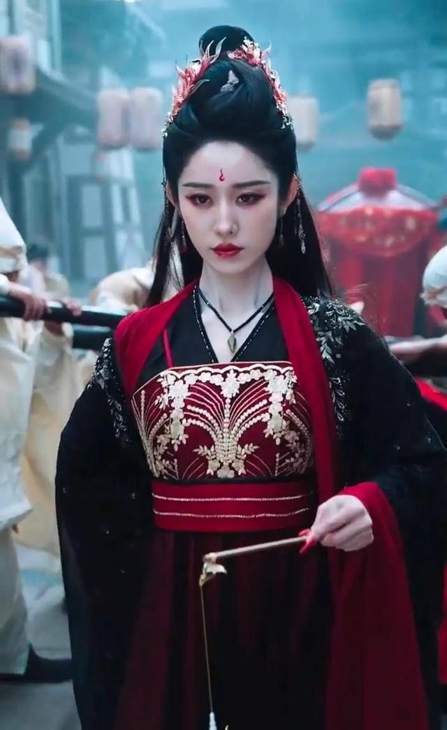 短剧真女神出现了，比岳雨婷长得甜，比郭宇欣还漂亮，网友：认识