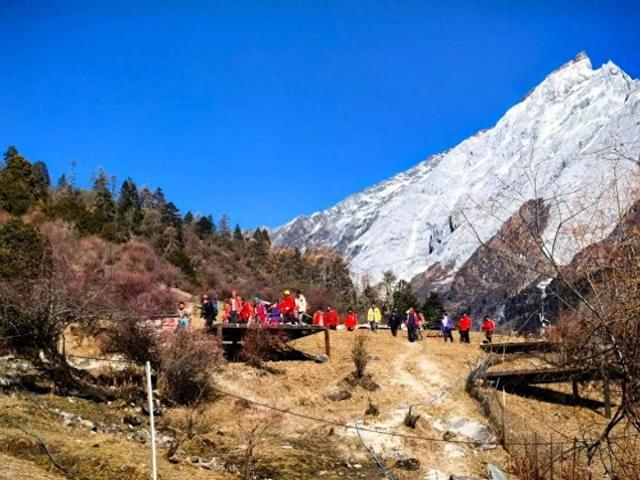 湖南小伙哈巴雪山坠亡，遇难全过程曝光，网友一边倒：不值得同情