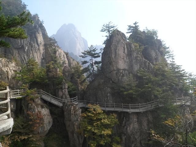 伏牛山世界地质公园老君山“道境滑脱峰林”何以颠覆地貌美学认知​