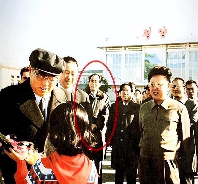 朝鲜二号人物黄长烨叛逃，中国却出动1000名武警保护