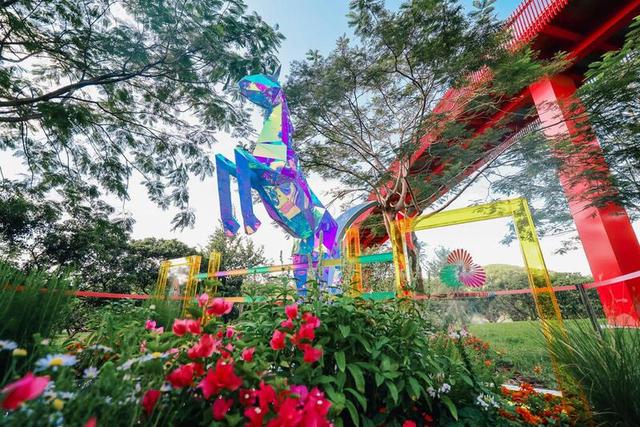 八天“奇遇”燃动“双节”！2025如虹嘉年华圆满收官