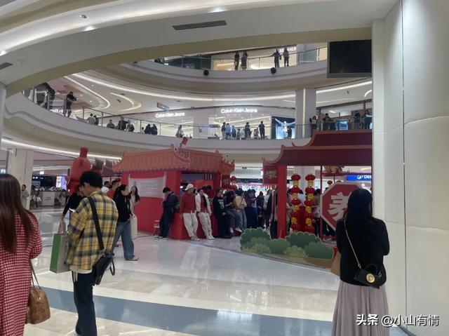 重庆的大坪龙湖时代天街，应该是全国的顶流商圈了