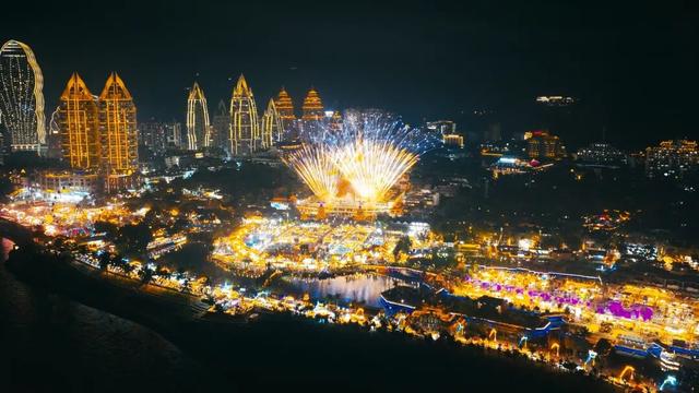 【我在西双版纳过大年】告庄西双景景区年味浓 星光夜市与烟花秀点亮夜空