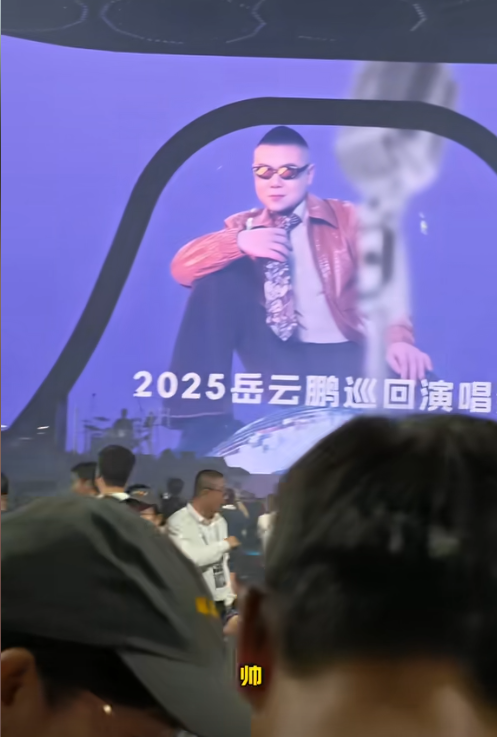 闯祸了！央视主持人国外游，携妻女高调炫海外生活，被骂网友骂惨