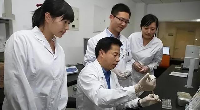 美国发出全球通缉令，逮捕中国芯片科学家陈正坤，现在怎么样了？