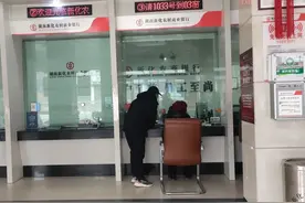 今天带着公公去领养老金，领到钱的那一刻，我明白了一件事情图片