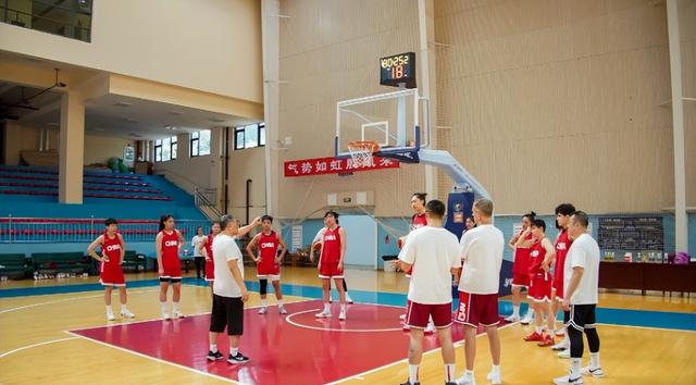 中国女篮开始集训！宫鲁鸣带队：韩旭、杨舒予、徐凤威等状态出色