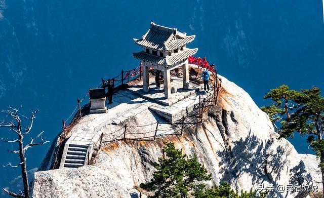 惊呆了！男子登顶华山直接先做十大碗。