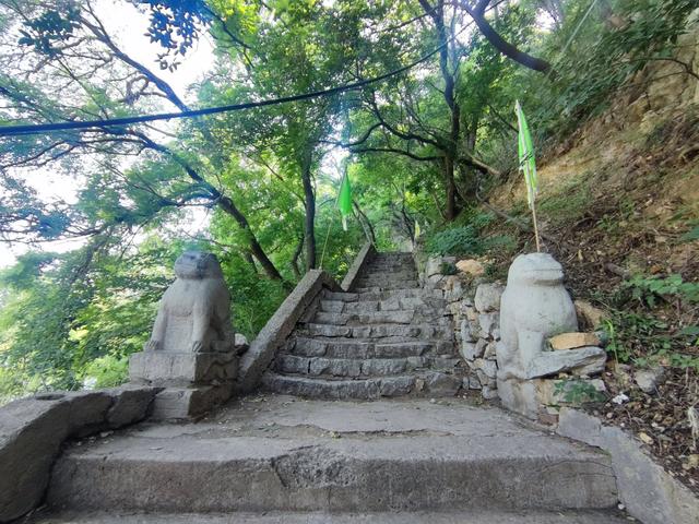 博山青龙山古建筑群，城寨结合，构思巧妙，不虚此行