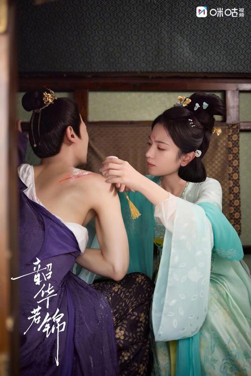 拦腰抱、湿身吻，《暗河传》2搭的他俩，贡献了全剧最大尺度