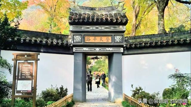 《游天平山：枫影古韵里的灵魂邂逅》