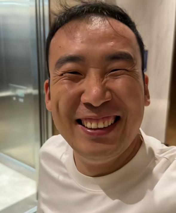 宣布退网！中国男子在巴铁8年，花千万扶贫，妻儿出事后无奈回国