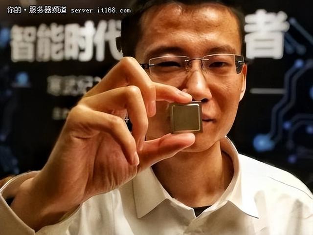 从挂科边缘到全球富豪：他失去华为却赢下世界，中国芯片惊天逆转