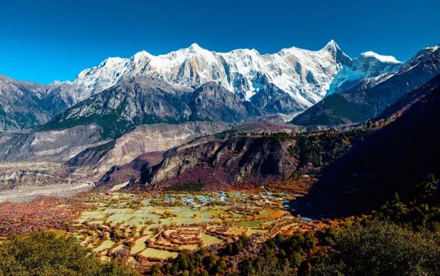 西藏最美公路！409公里串起雪山桃花湖泊