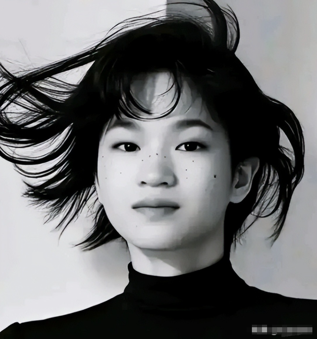 全红婵归队了！她变化真大，身材高挑颜值抢眼，留了长发气场强大